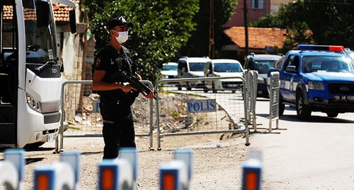 Сотрудник турецкой полиции. Фото: REUTERS/Cagla Gurdogan