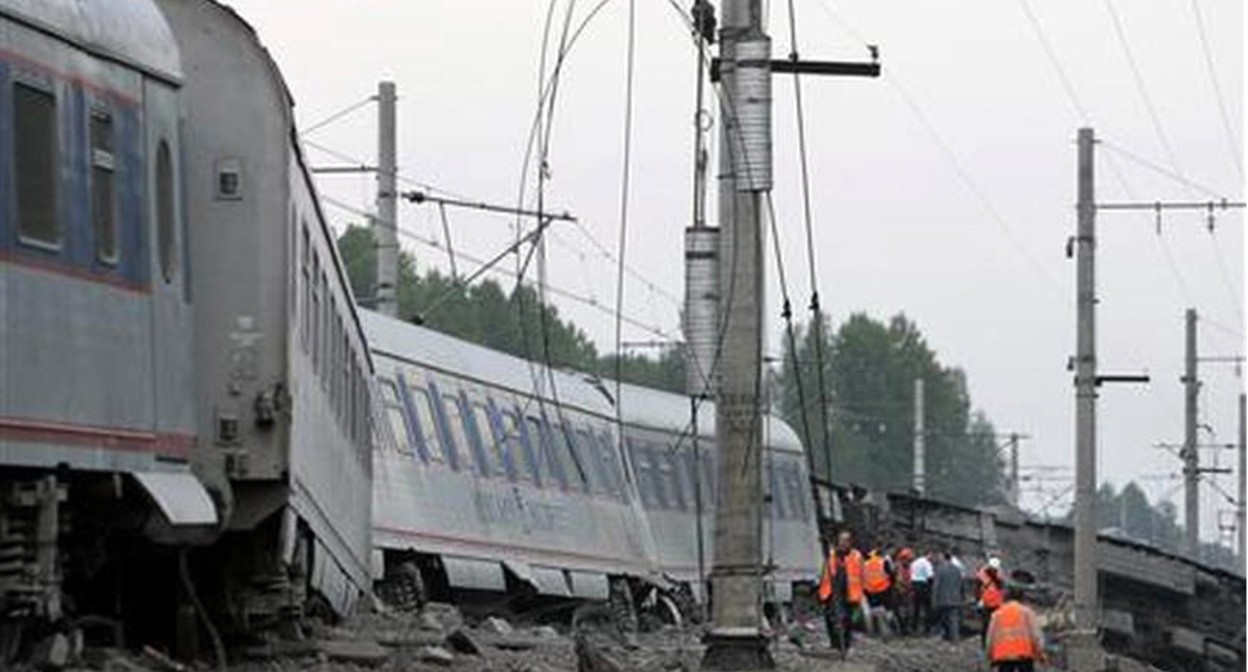 Место аварии «Невского экспресса». 27 ноября 2009 г. Фото:  
ogoniok.com https://ru.wikipedia.org/
