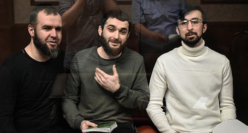 Абубакар Ризванов, Абдулмумин Гаджиев, и Кемал Тамбиев (слева направо) в зале суда. 14 октября 2021 года. Фото Константина Волгина для "Кавказского узла"