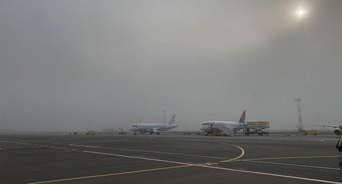 Туман в аэропорту Краснодара. Скриншот видео https://www.kubantv.ru/obshhestvo/krasnodarskij-ajeroport-nakryl-tuman-video/