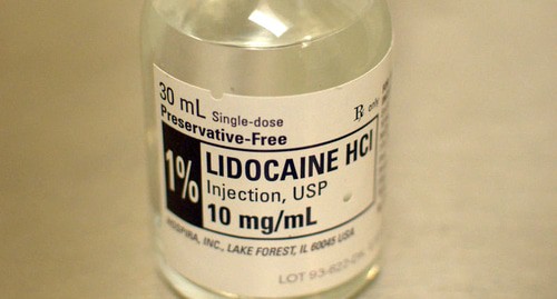 Лидокаин. Фото Дж. Л. Джонсон  https://commons.wikimedia.org/wiki/Category:Lidocaine