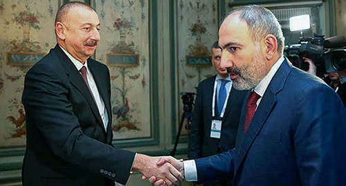 Ильхам Алиев (слева) и Никол Пашинян. Фото: press office of the Government of RA