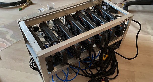 Майнинг-ферма. Скриншот видео "MATRIX PARADISE"
https://www.youtube.com/watch?v=x-XgiqL2KEQ