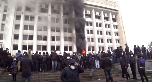 Протесты в Казахстане. Январь 2022 года. Стоп-кадр видео https://youtu.be/8zudsvxq_Sg