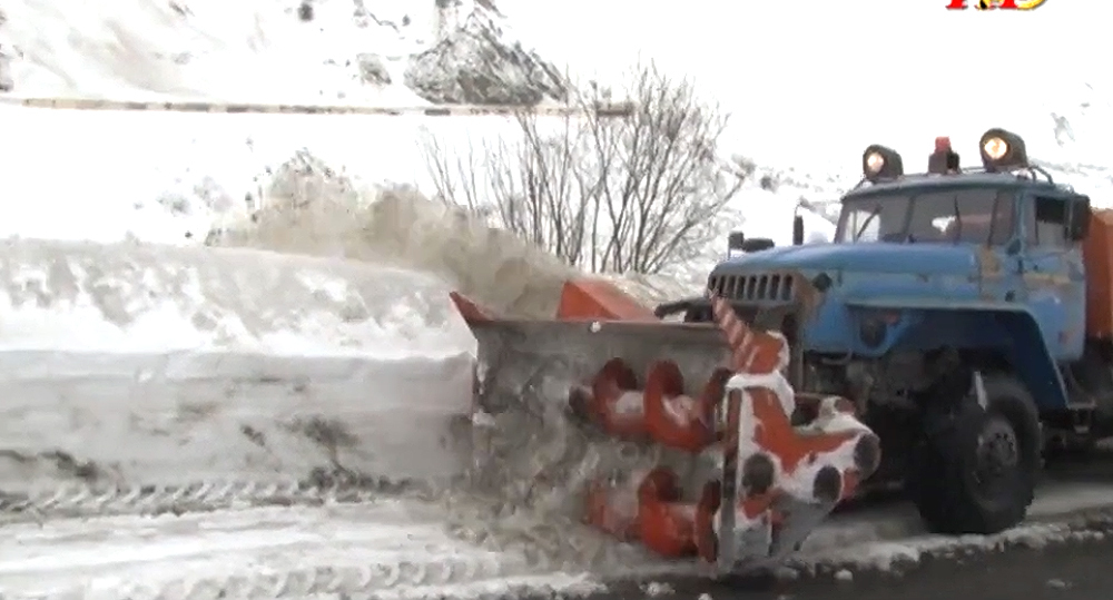 Расчистка  Транскавказской магистрали. Кадр видео канала 
David Zhvania https://www.youtube.com/watch?v=epWXv8Wi_yo