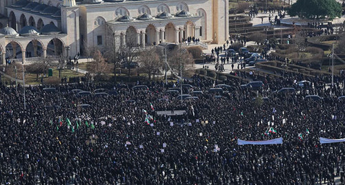 Стихийный митинг в центре Грозного. 2 февраля 2022 г. Фото: Чечня Сегодня https://chechnyatoday.com/news/352661