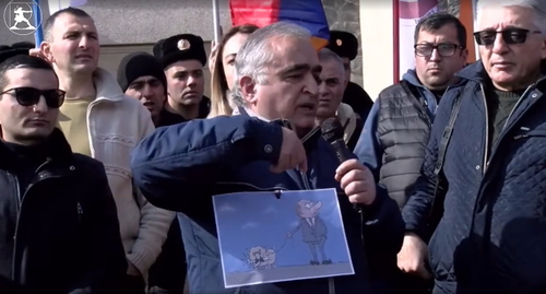 Участники акции "Национального демократического полюса" в Ереване. Кадр видео https://www.facebook.com/watch/live/?ref=watch_permalink&v=931435390878825
