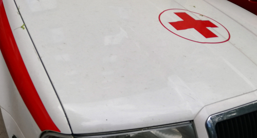 Капот автомобиля скорой помощи. Фото Нины Тумановой для "Кавказского узла"