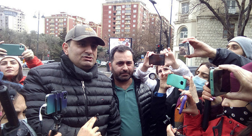 Участники акции "Линия защита" возле посольства России в Баку. 4 марта 2022 г. Фото Кямала Али для "Кавказского узла