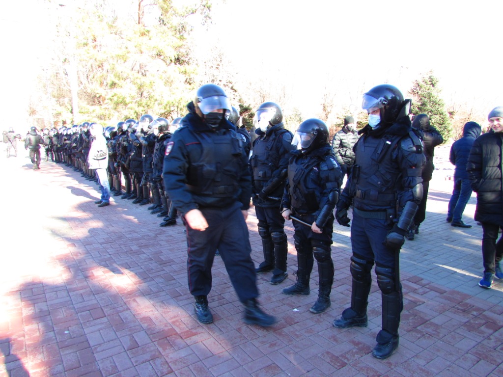 Полицейское оцепление в центре Волгограда. 6 марта 2022 года. Фото Вячеслава Ященко для "Кавказского узла"