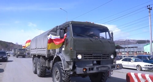 Жители Южной Осетии отправляются на Донбасс. Стопкадр из видео, размещенного в сообщении Telegram-канала Анатолия Бибилова https://t.me/ai_bibilov/378.