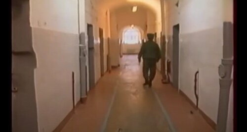 Коридор тюрьмы во Владимире. Стоп-кадр из видео https://www.youtube.com/watch?v=oF5ZEAFOsmU