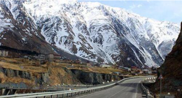 Участок Владикавказ – Верхний Ларс Военно-Грузинской дороги. Фото Инны Кукуджановой для "Кавказского узла"
