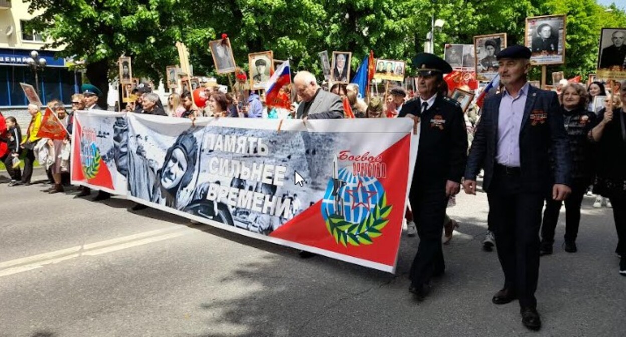 Шествие "Бессмертного полка" в Нальчике. 9 мая 2022 года. Фото  Людмилы Маратовой для "Кавказского узла".