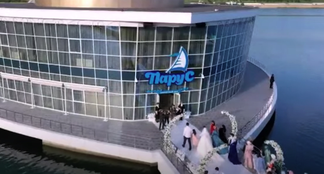 Свадьба бойца UFC Хамзата Чимаева. Кадр видео 
E F C https://www.youtube.com/watch?v=cch3HLfYpEY