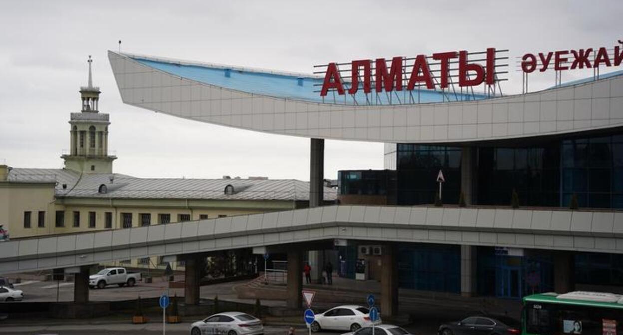 аэропорт рядом с алматы. аэропорт рядом с алматы. алматы старый аэропорт. алма ата аэропорт. казахстан аэропорты международный алматы.