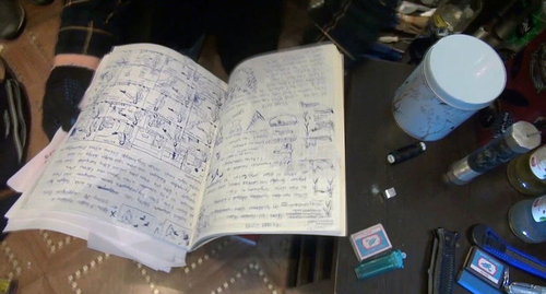 Рукописные записи, содержащие инструкции по изготовлению самодельных бомб, изъятые сотрудниками ФСБ у подростка. Фото  ФСБ РФ