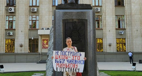 Краснодарская активистка Яна Антонова на одиночном пикете. 28 июля 2022 г. Фото: https://t.me/antonova2020/2742