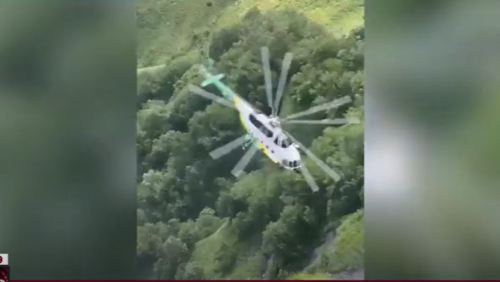 Вертолет перед крушением. Стоп-кадр видео, опубликованного на YouTube-канале телекомпании "Мтавари Архи", https://www.youtube.com/watch?v=k18TPdY9AXk.