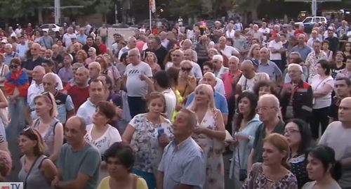 Участники акции в Ереване, фото: стоп-кадр видео канала News Am https://www.youtube.com/watch?v=SpDFlh69ASc