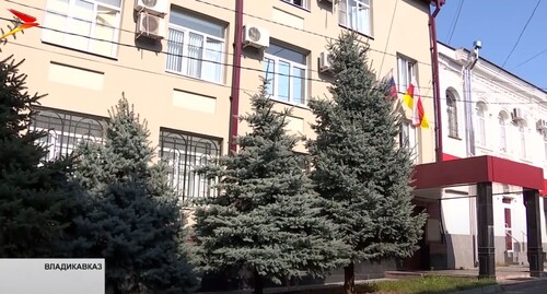 Здание Верховного суда Северной Осетии. Стопкадр из видео https://www.youtube.com/watch?v=vArkv7-ZIwg