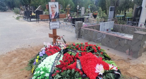 Цветы  на могиле Александра Карпенко . Фото: Волгоградское региональное отделение ЛДПР