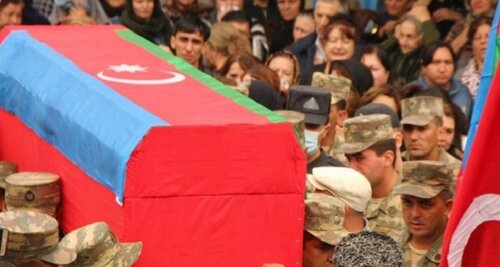 Похороны погибшего солдата  в Лачинском районе https://media.az/society/1067871162/pogibshemu-v-lachyne-voennosluzhaschemu-azerbaydzhanskoy-armii-prisvoyat-status-shehida/