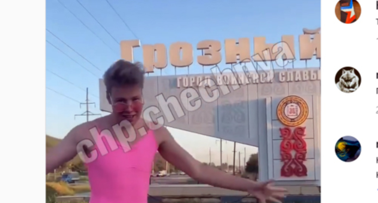 Танец туриста на въезде в Грозный. Кадр видео, опубликованного в Instagram*-паблике ЧП/Чечня 24.08.22, https://www.instagram.com/reel/ChparwqDVef/?igshid=YmMyMTA2M2Y%3D