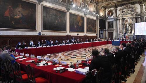 Заседание Венецианской комиссии. Фото https://www.n-kurs.ru/news/obhchestvo/27/ 