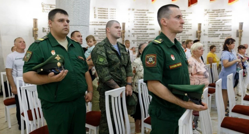 Церемония  передачи шесть орденов Мужества семьям погибших военных в Волгограде. Фото https://v1.ru/text/gorod/2022/08/25/71600324/