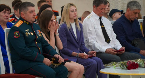 Во время церемонии передачи государственных наград семьям погибших на Украине военнослужащих. Скриншот видео https://www.youtube.com/watch?v=aoE8eTJ91H8