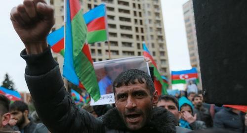 Участник митинга в Баку. Фото Азиза Каримова для "Кавказского узла".