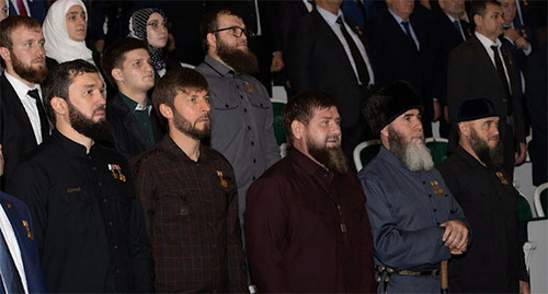 Рамзан Кадыров (в центре в первом ряду) во время церемонии "100 лет образования Чеченской Республики". Фото: пресс-служба главы Чеченской Республики