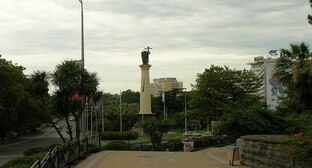 Памятник Архангелу Михаилу в Сочи. Фото: Алексей Шиянов https://ru.wikipedia.org/w/index.php?curid=1099964 