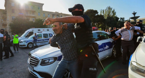 Задержание активиста. Фото Азиза Каримова для "Кавказского узла"