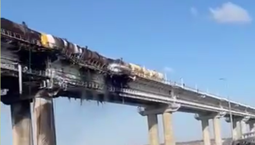 Последствия взрыва на Крымском мосту. Стоп-кадр видео из Telegram-канала Mash, https://t.me/breakingmash/38826 