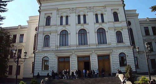 Тбилисский государственный университет. Скриншот видео https://www.youtube.com/watch?v=TwOhk0o4pSo