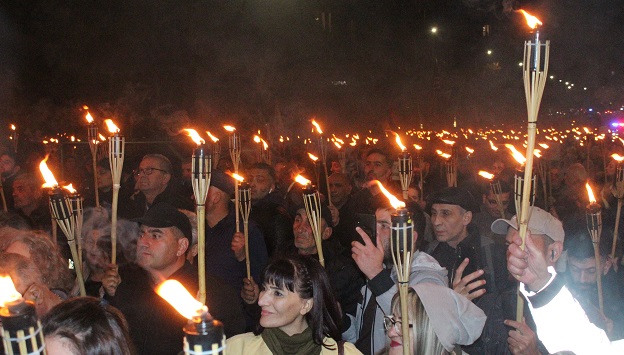 Участники шествия с факелами. Фото Тиграна Петросяна для "Кавказского узла".