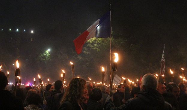 Флаг Франции на акции в Ереване. Фото Тиграна Петросяна для "Кавказского узла".