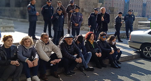 Акция в поддержку Аветисяна у здания Минюста Армении. Фото https://www.facebook.com/photo/?fbid=503499065143059&set=pcb.503499255143040