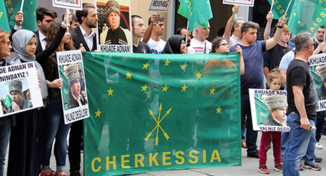 Протестные выступления черкесов в Стамбуле. Фото Магомеда Туаева для "Кавказского узла"