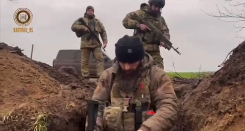 Баталхаджинский отряд быстрого реагирования входит в состав спецназа "Ахмат" и уже принимает участие в военной операции на Украине. Cкриншот видео Телеграм-канал Kadyrov_95