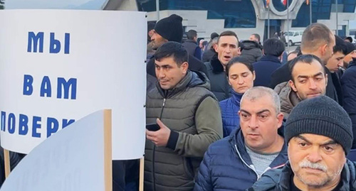 Участники  пешего марша  из Степанакерта к аэропорту. Нагорный Карабах. 27 декабря 2022 года. Фото Алвард Григорян для "Кавказского узла"