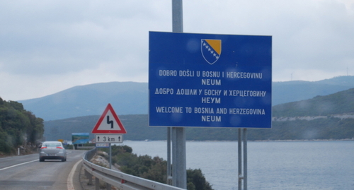 Указатель при въезде в Боснию и Герцеговину, фото: kirpet.ru