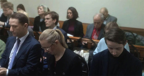 Слушатели в зале трансляции во время заседания по делу о ликвидации МХГ. Фото корреспондента "Кавказского узла"