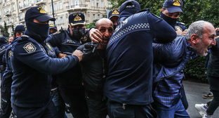 Полиция задерживает активистов. Баку, октябрь 2022 года. Фото Азиза Каримова для "Кавказского узла"