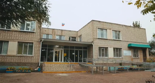 Текущее здание школы-интерната №7 в Астрахани. Стопкадр из видео https://vk.com/wall27820300_1611