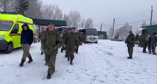 Российские военнослужащие, возвращенные с Украины. Кадр видео из телеграм-канала Шамсаила Саралиева https://t.me/saraliev/1008