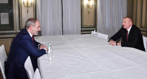 Никол Пашинян (слева) и Ильхам Алиев. Фото: пресс-служба президента Азербайджана, president.az
