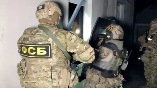 Сотрудники ФСБ во время задержания. Фото: пресс-служба ФСБ РФ
